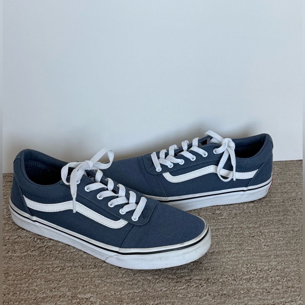 Kids blue classic lace up Vans. Size 6Y